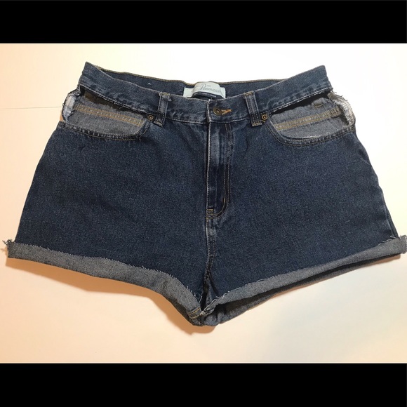 Pants - Highwaisted Pocket Cutout Jean Shorts